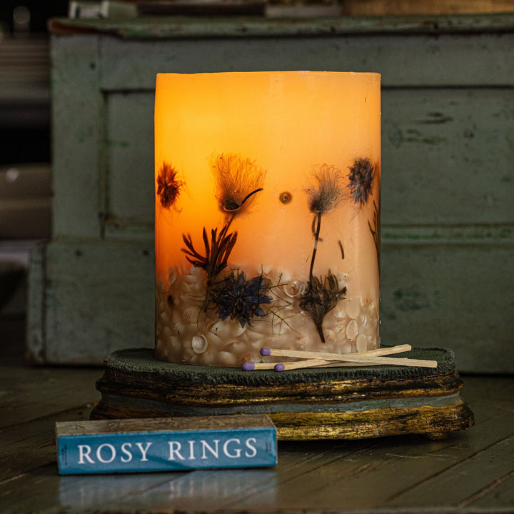 ROSY RINGS COASTAL VANILLA MEDIUM ROUND SCENTED BOTANICAL CANDLE